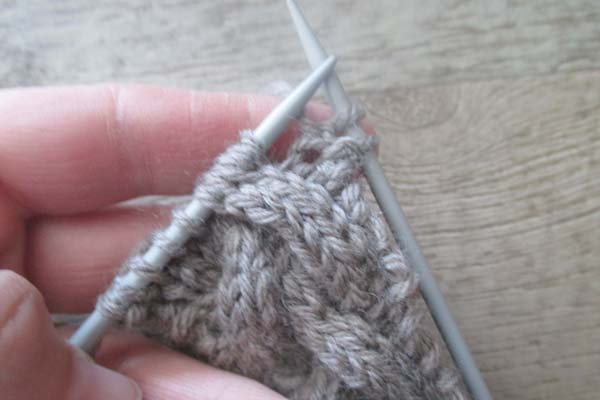 how-to-knit-the-cable-stitch-without-a-cable-needle-step-4